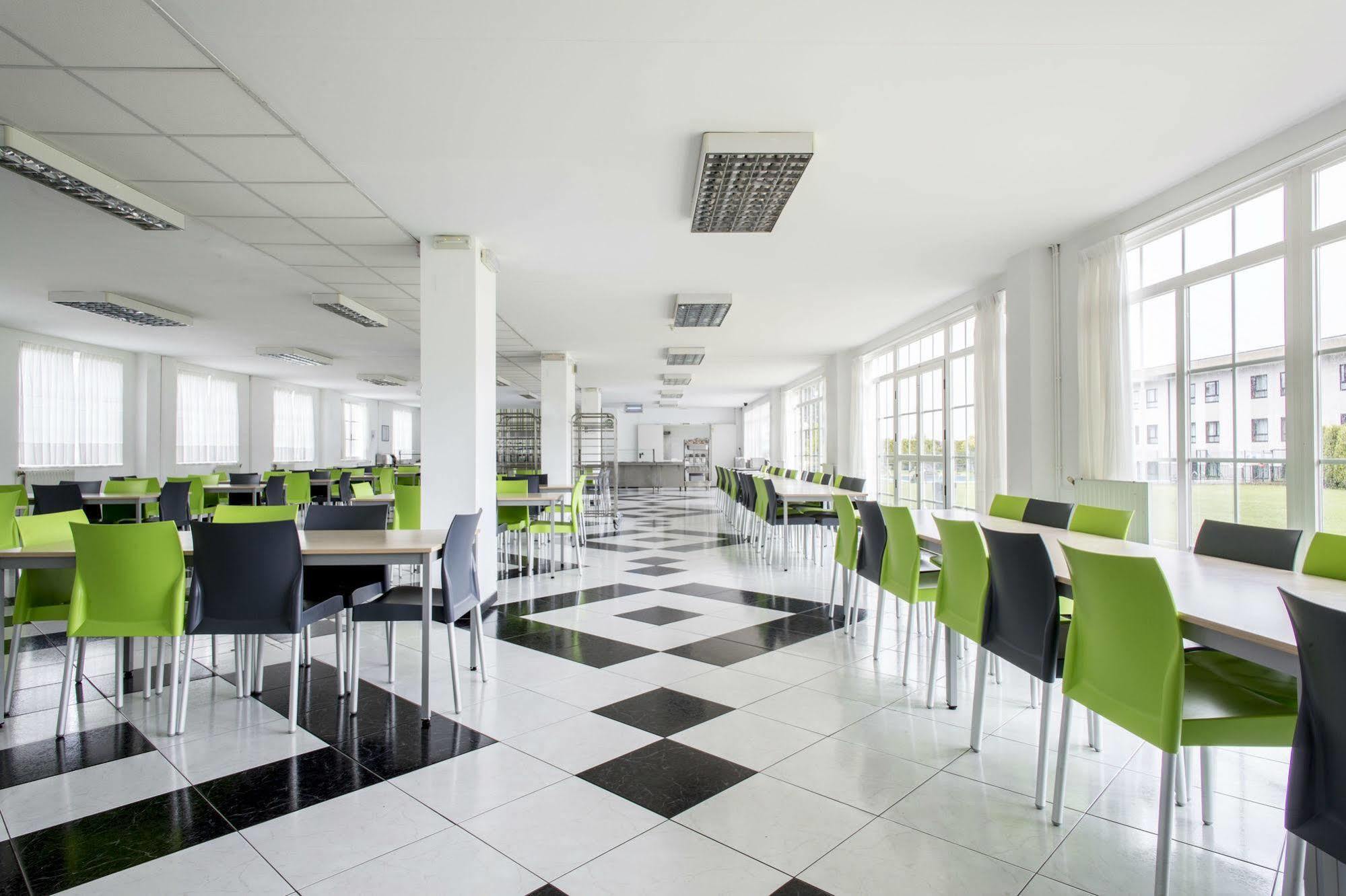 Residencia Universitaria Resa Siglo XXI คุลเยเรโด ภายนอก รูปภาพ