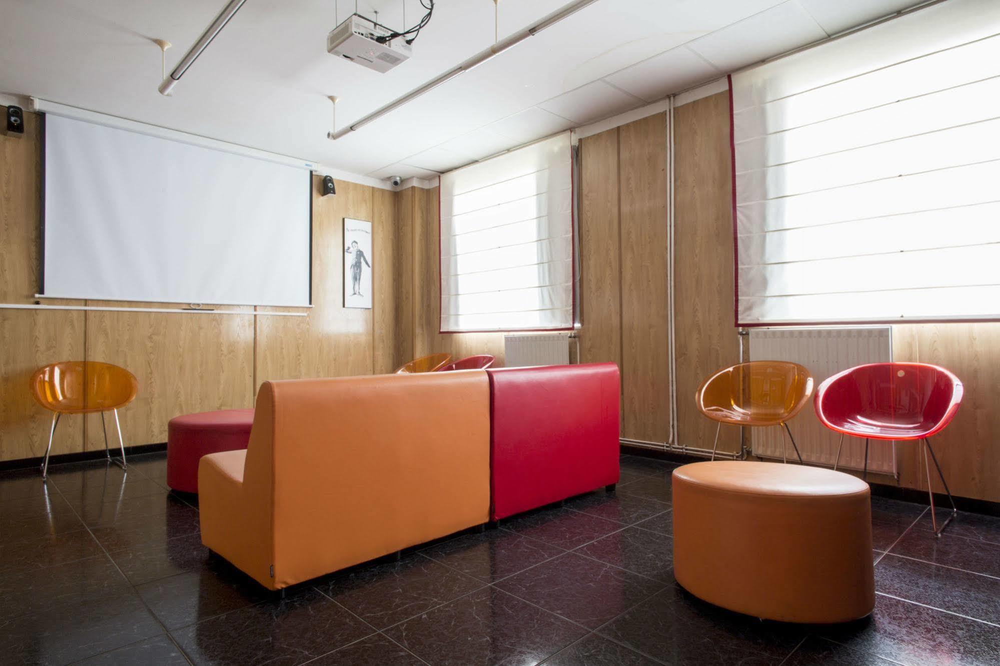 Residencia Universitaria Resa Siglo XXI คุลเยเรโด ภายนอก รูปภาพ