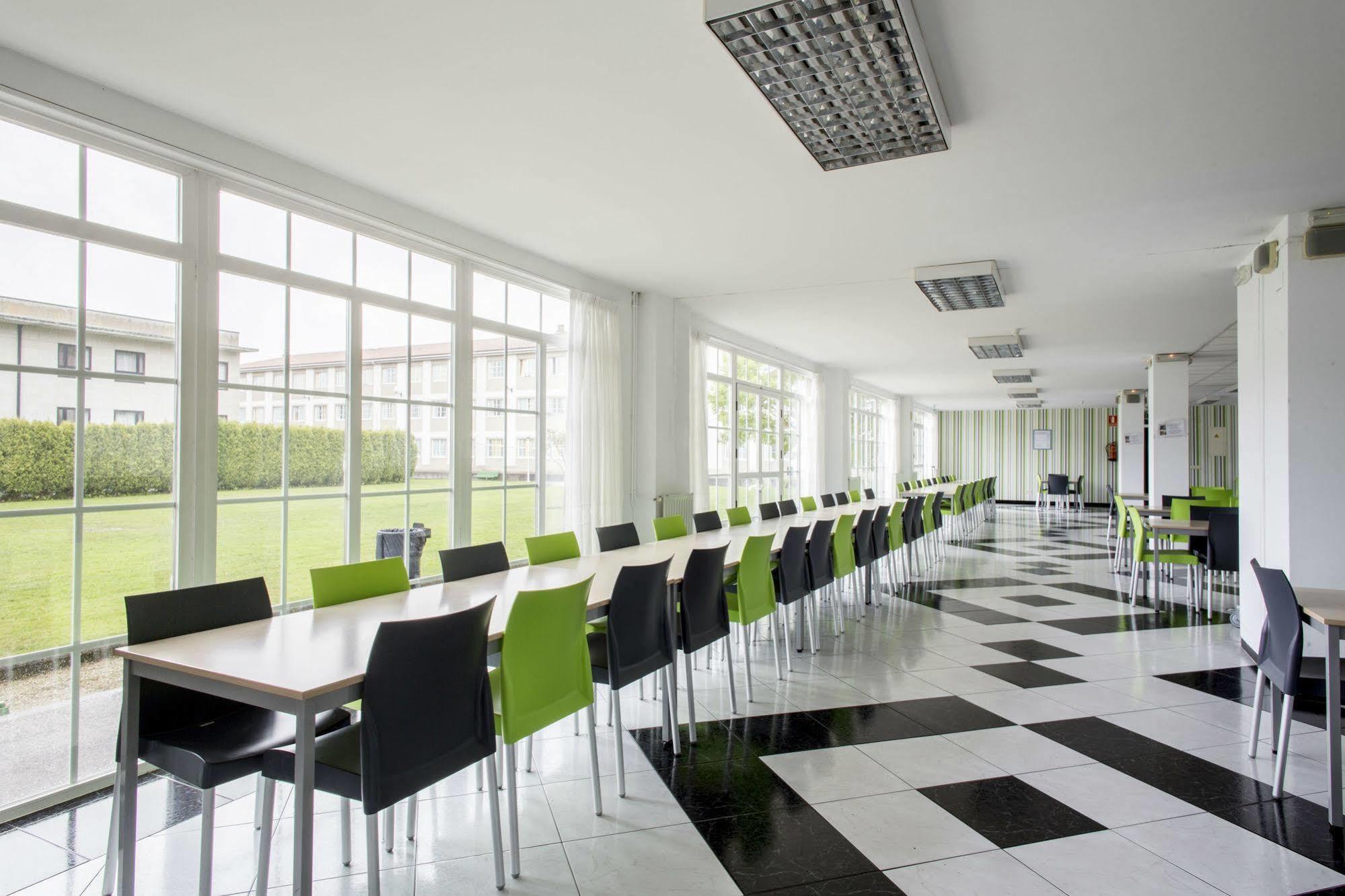 Residencia Universitaria Resa Siglo XXI คุลเยเรโด ภายนอก รูปภาพ